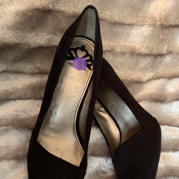 Black Pumps - Picture 2 of 4